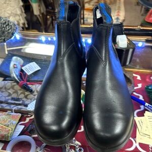 Brand new black leather Blundstone boots. Perfect condition sz 9.5